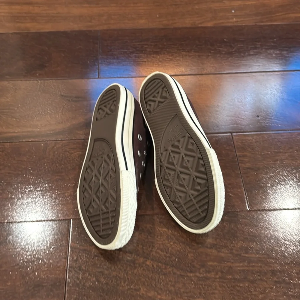 New all-star converse size 1 missing shoe laces